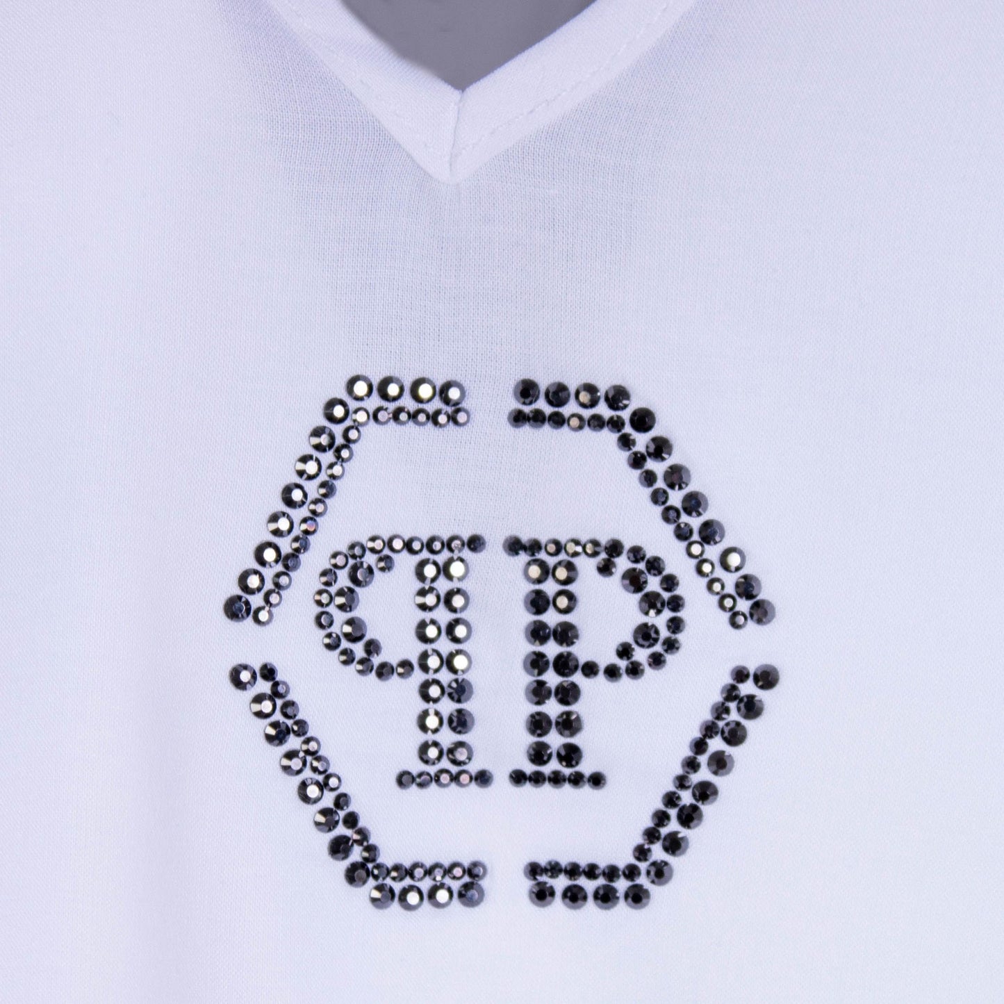 Weißer Kaftan mit schwarzem Kristall-Logo