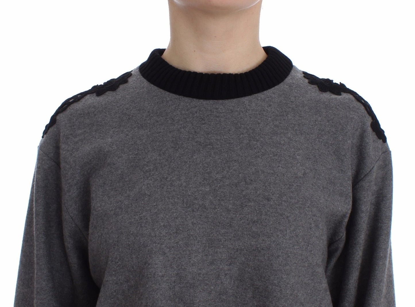 Grauer schwarzer Spitzenpullover aus Wolle und Kaschmir