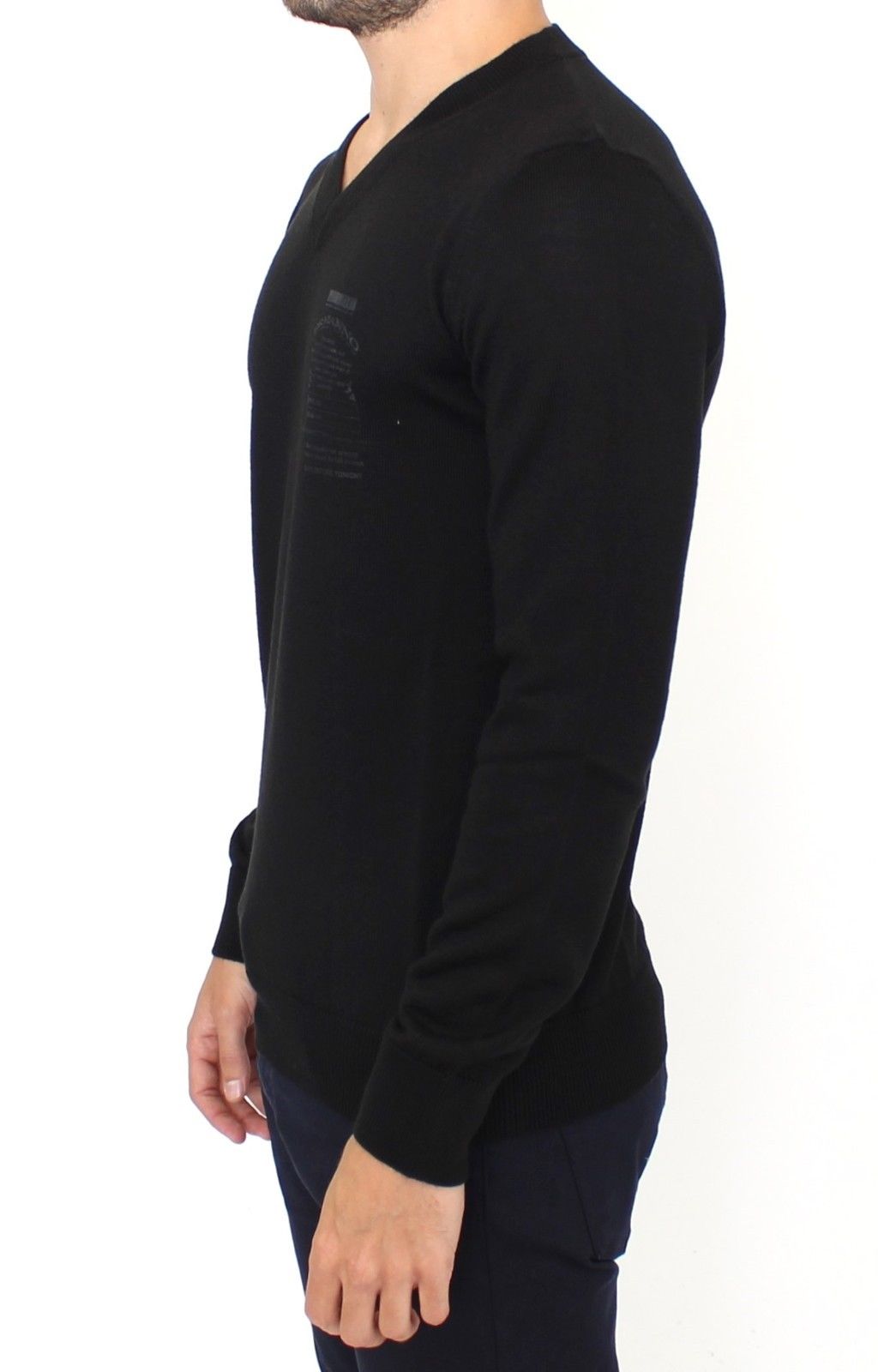 Schwarzer Pullover mit V-Ausschnitt aus einer Wollmischung
