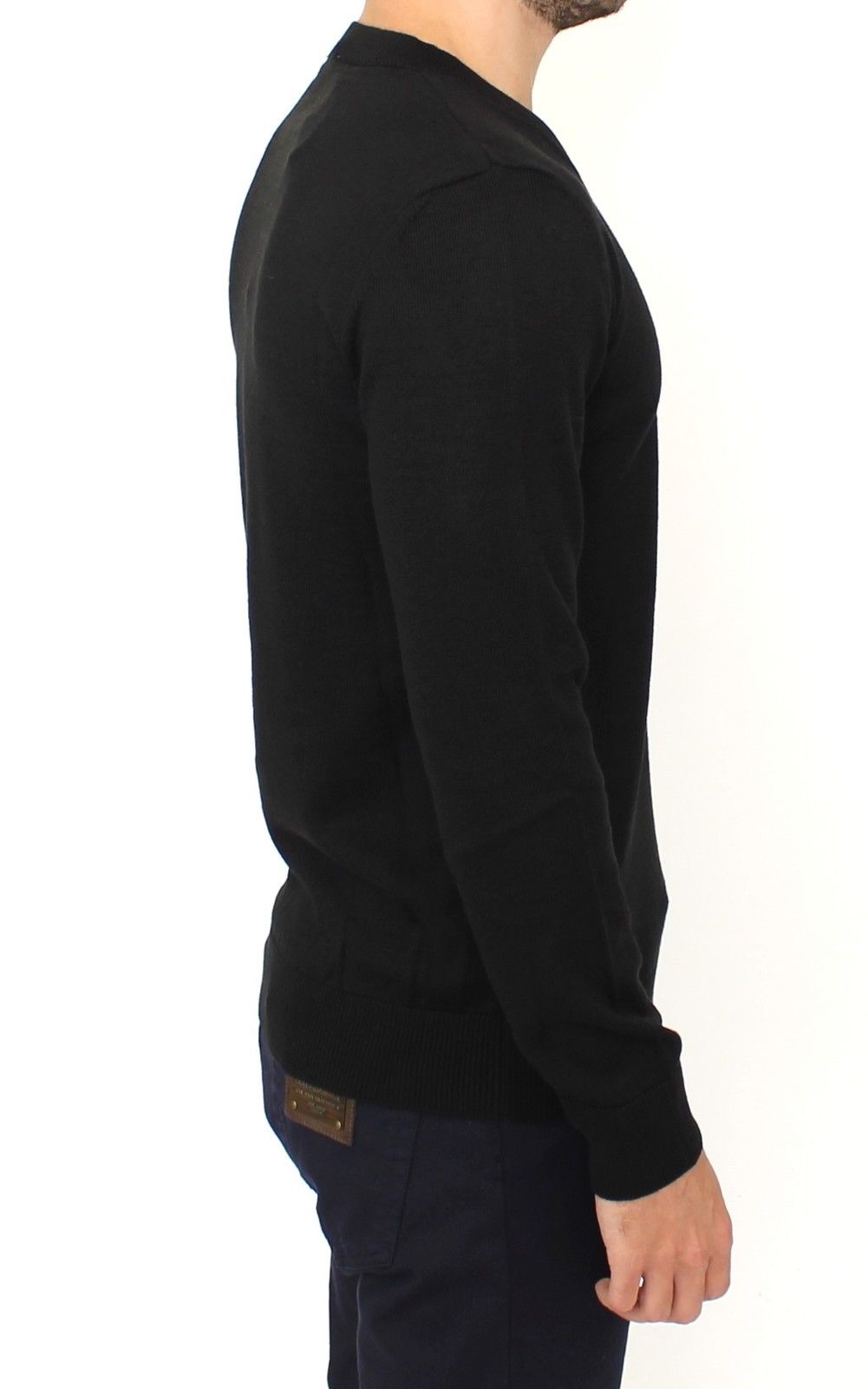 Schwarzer Pullover mit V-Ausschnitt aus einer Wollmischung