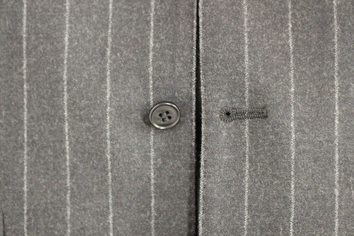 Graue gestreifte Wollweste mit Logo