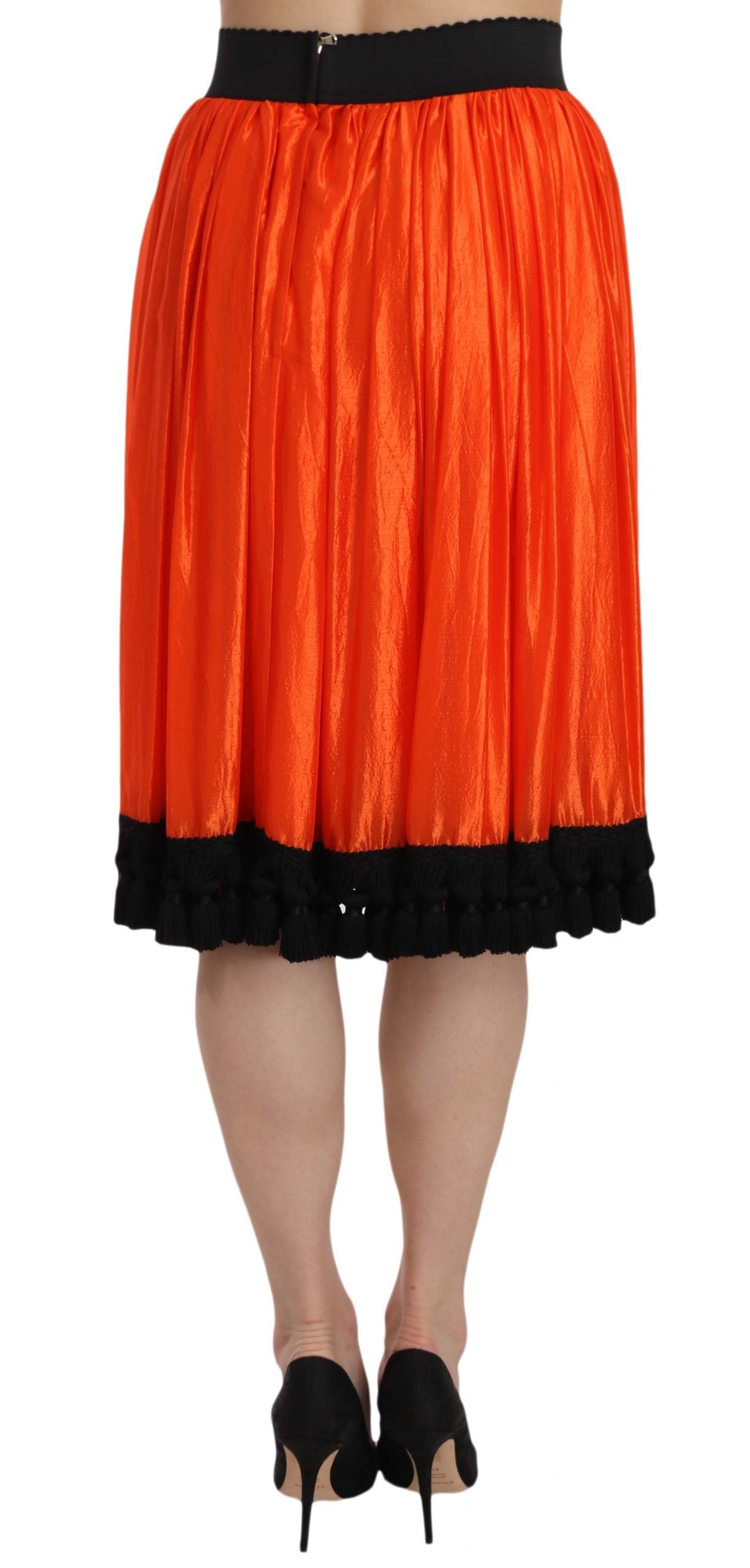 Orangefarbener knielanger Rock mit hoher Taille