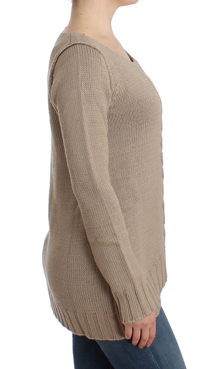 Beigefarbener Pullover aus gestrickter Wolle