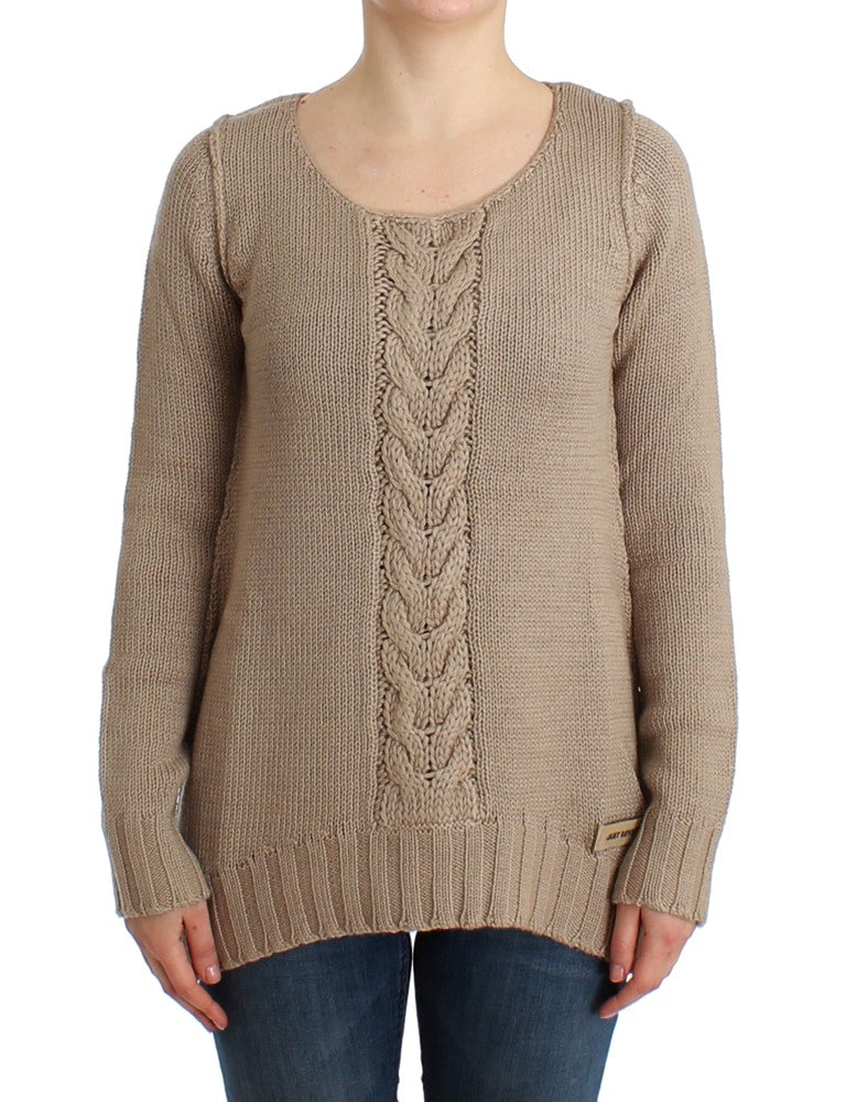 Beigefarbener Pullover aus gestrickter Wolle
