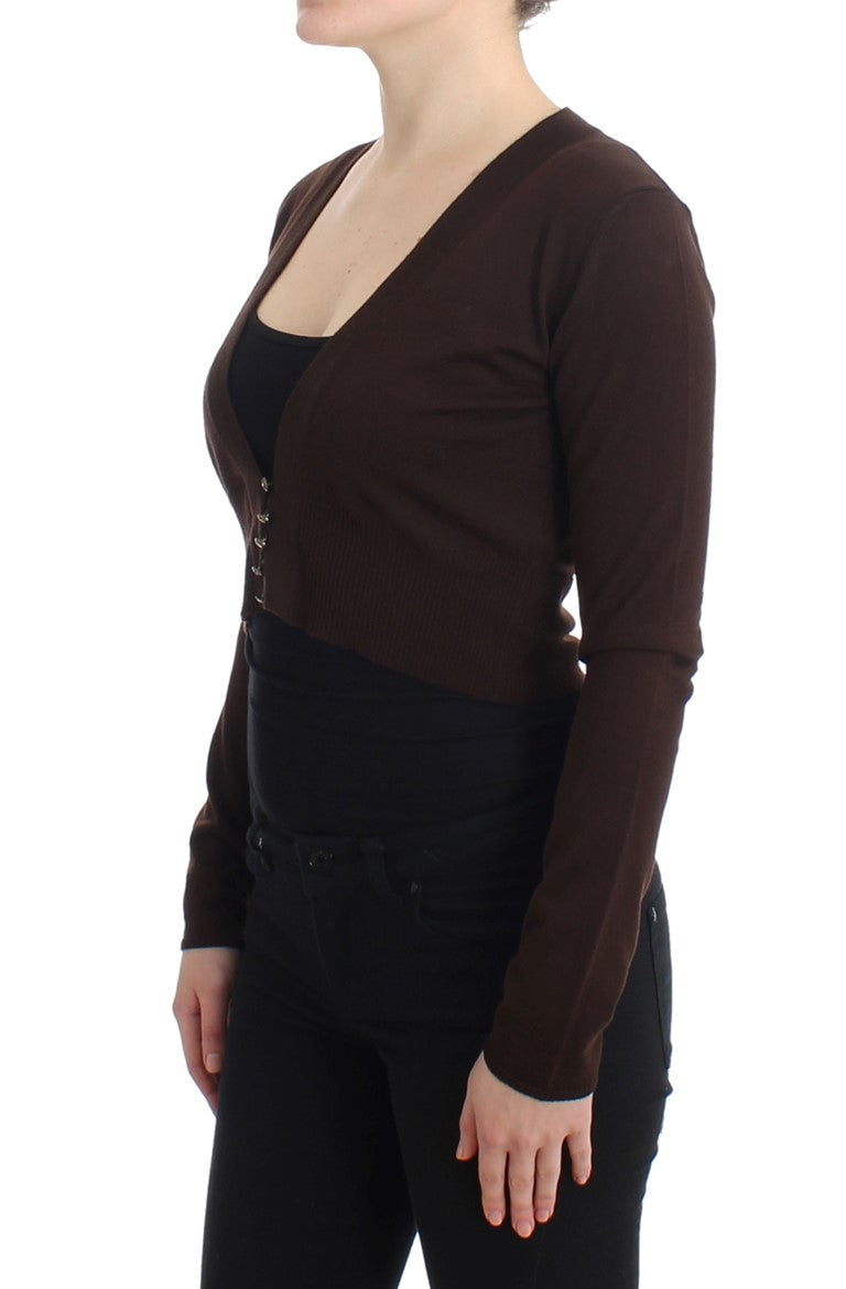 Braune Strickjacke aus Wolle in Kurzform