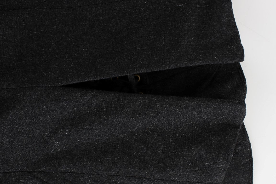 Graues trägerloses Kleid