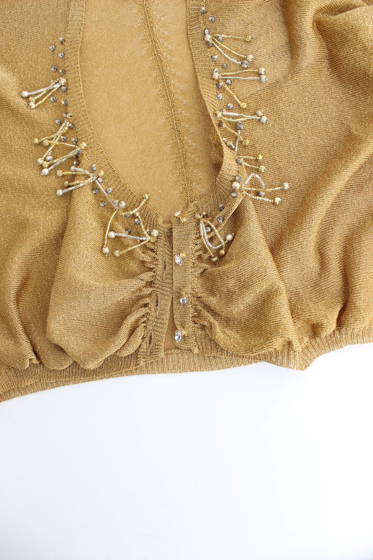 Goldfarbener Shrug mit Verzierungen