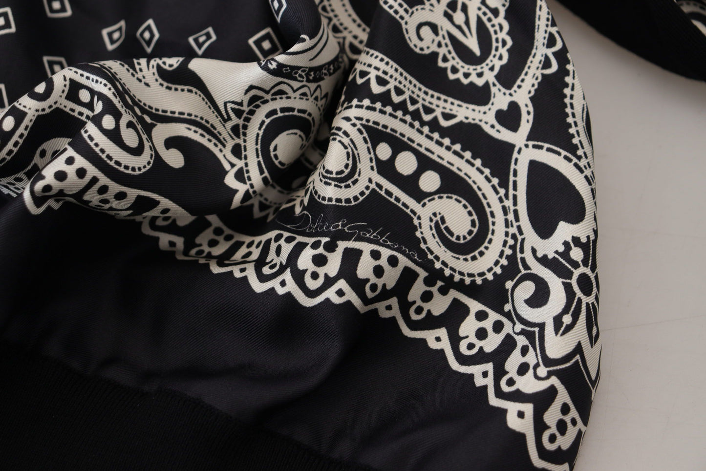 Schwarzer Bandana Pullover mit Rundhalsausschnitt
