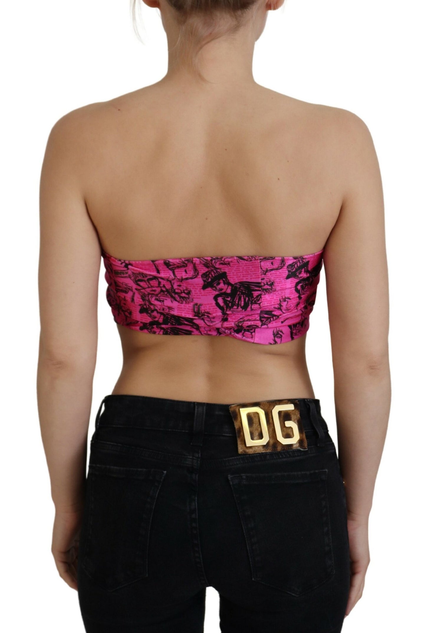 Pinke Bluse mit Zeitungsdruck im BH-Format