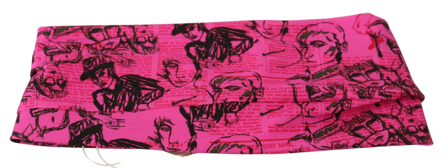 Pinke Bluse mit Zeitungsdruck im BH-Format