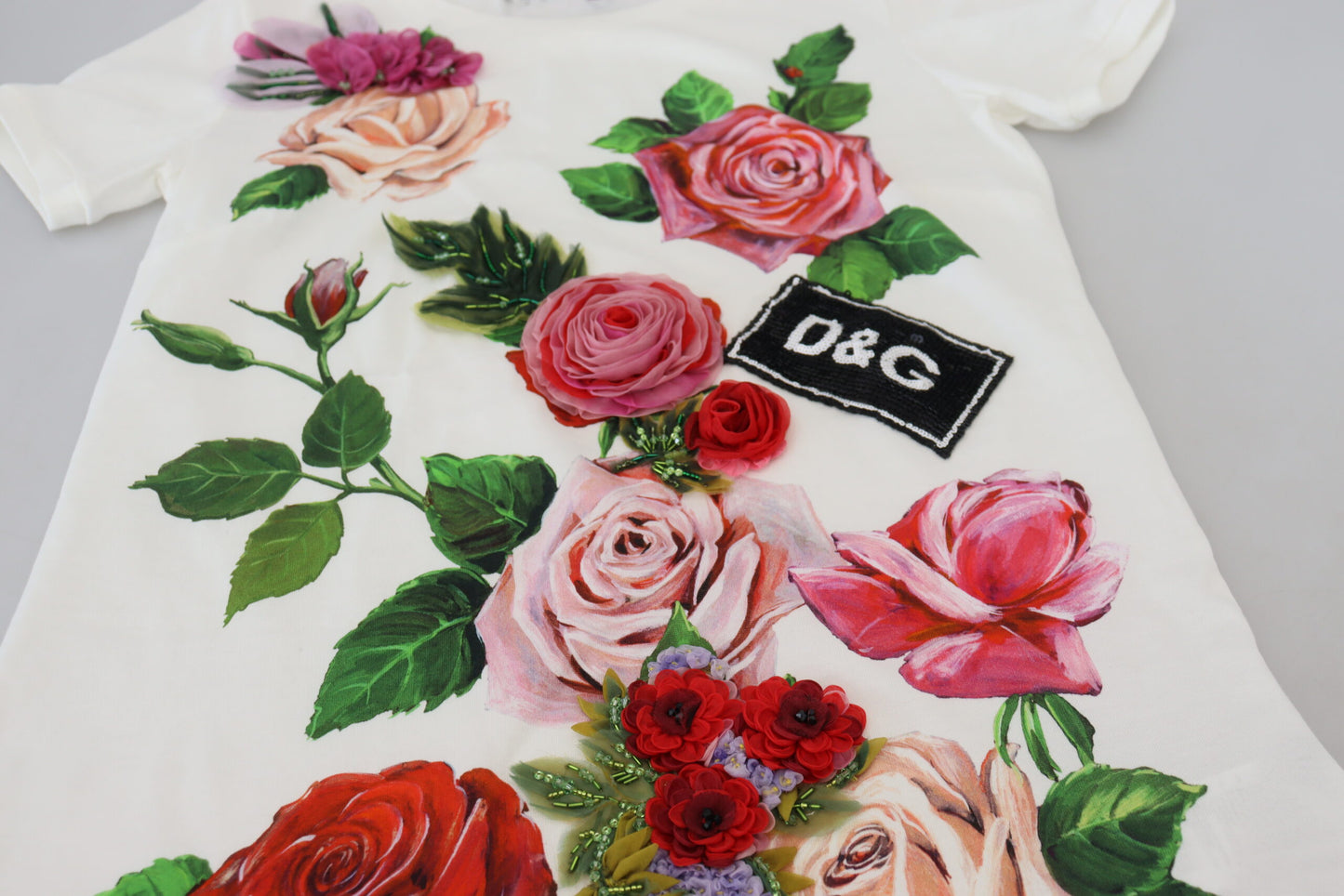 Weiße Rose DGLogo Bedrucktes kurzärmeliges Top