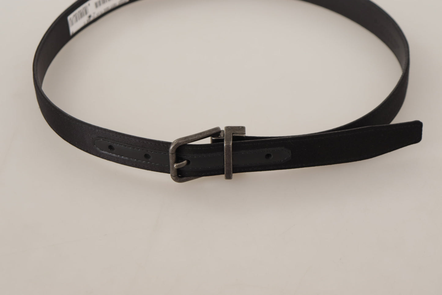 Schwarzer Kalbsledergürtel mit Metallschnalle im Vintage-Look
