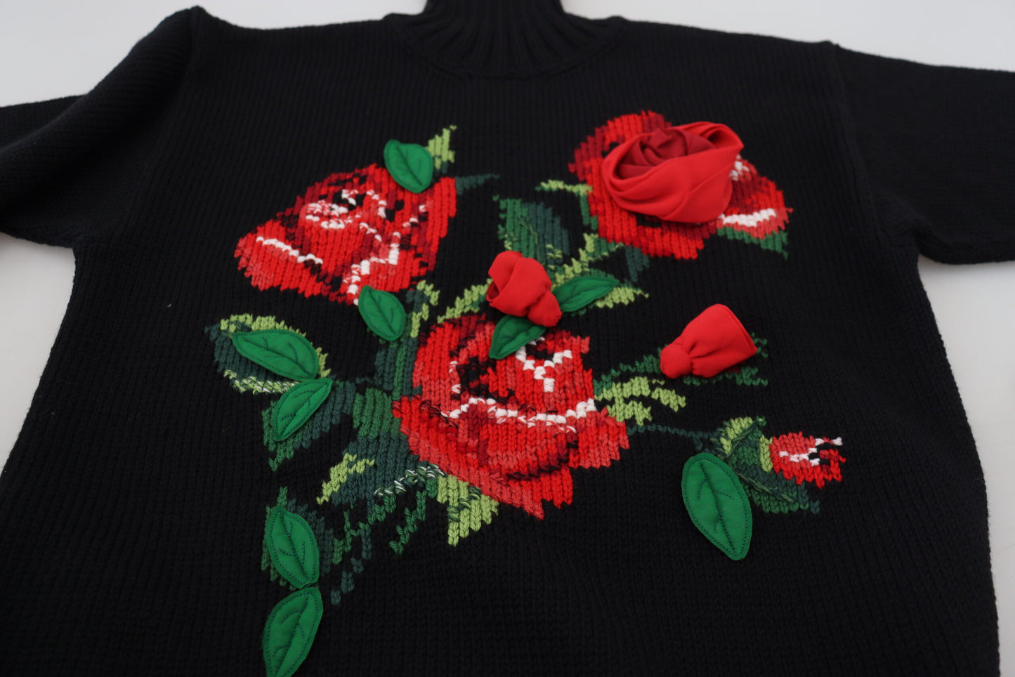 Schwarzer Rollkragenpullover Rote Rosen Pullover