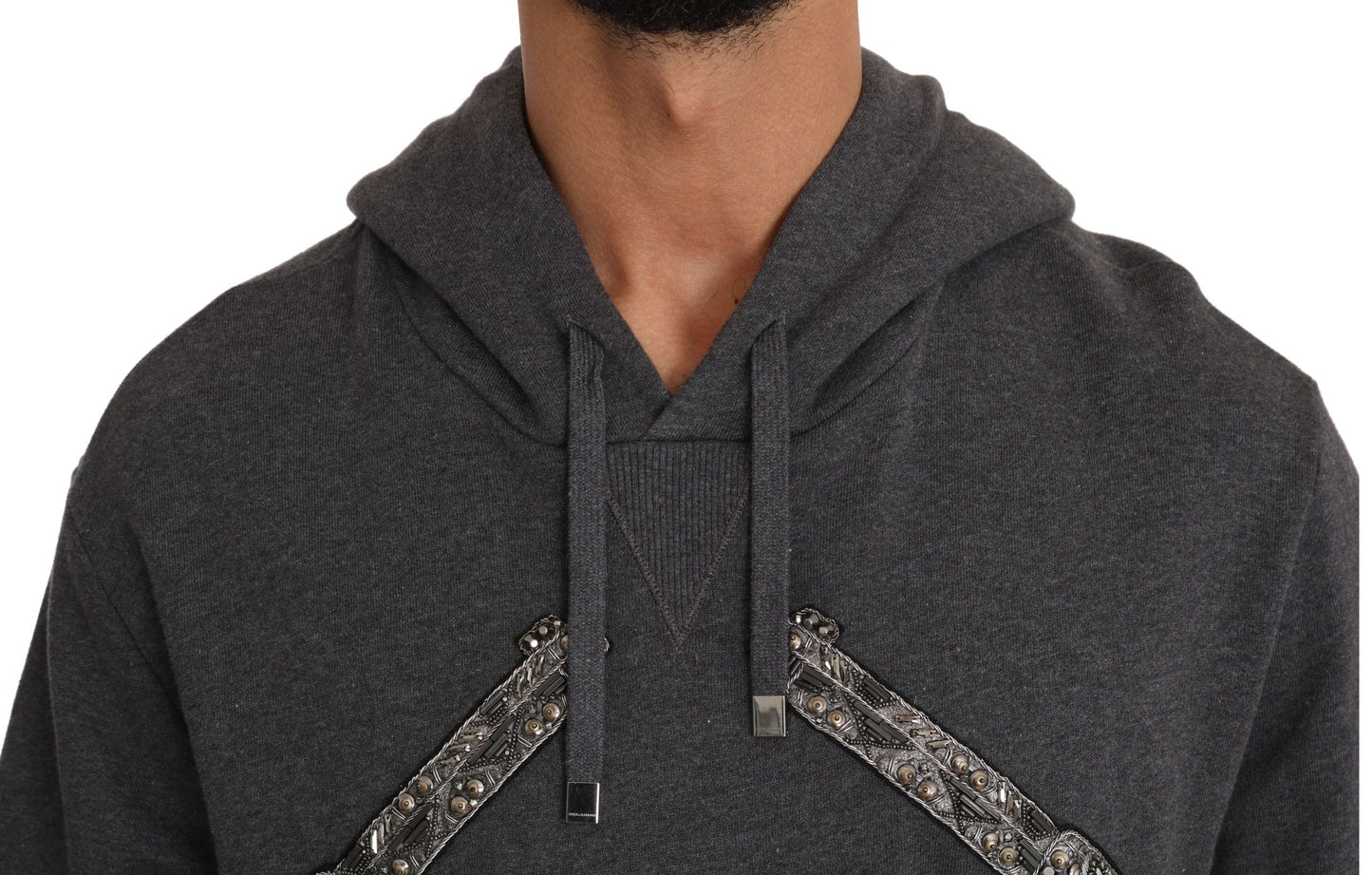 Grauer Pullover mit Kapuze und rotem Kristallherz Gun