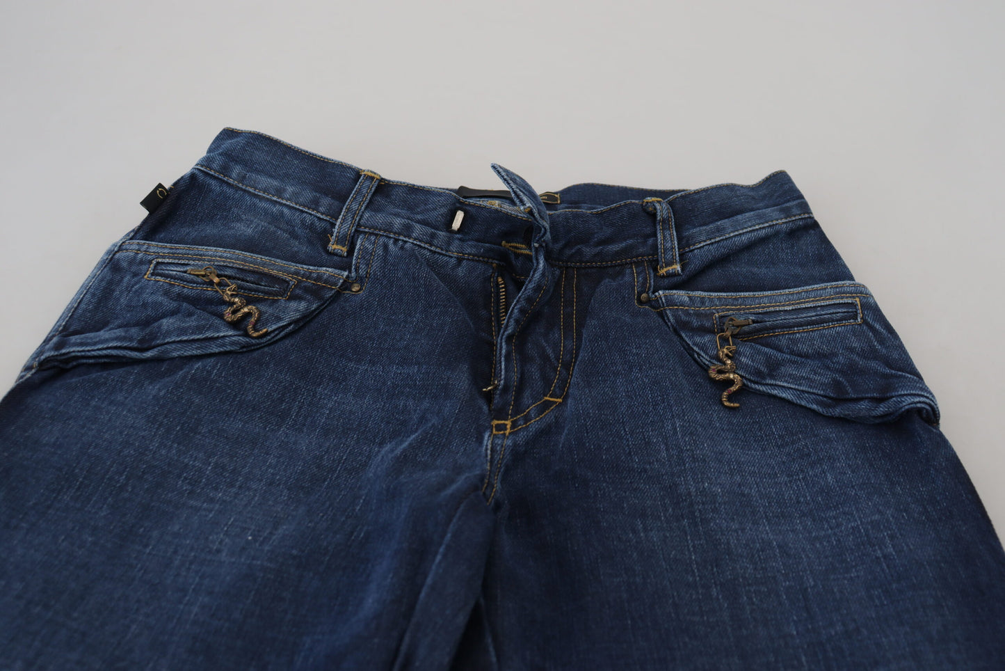 Blaue Baumwoll-Denim-Jeans mit ausgestelltem Bein und niedriger Taille