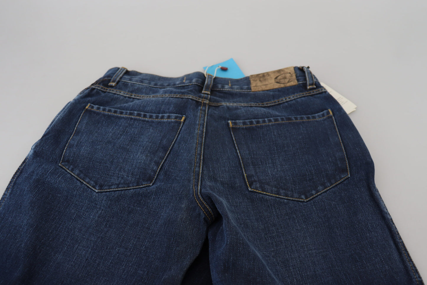 Blaue Baumwoll-Denim-Jeans mit ausgestelltem Bein und niedriger Taille