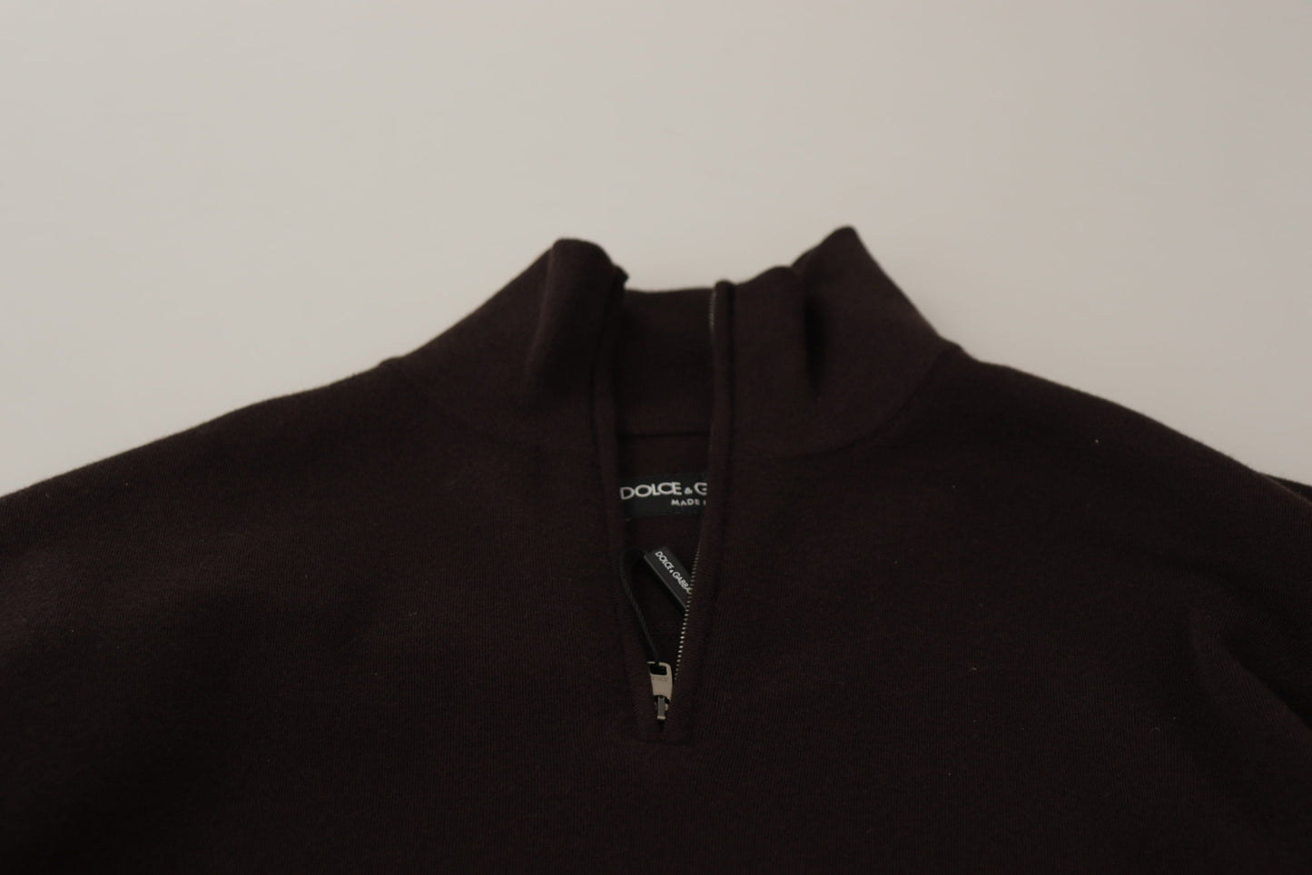 Brauner Kaschmirpullover mit Kragen