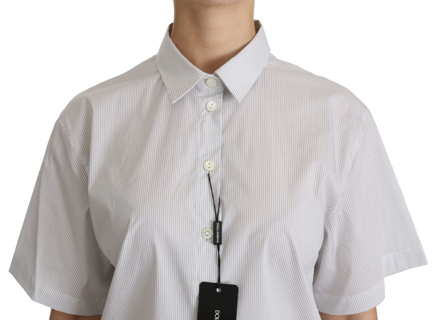 Weißes kurzärmeliges Poloshirt mit Kragen