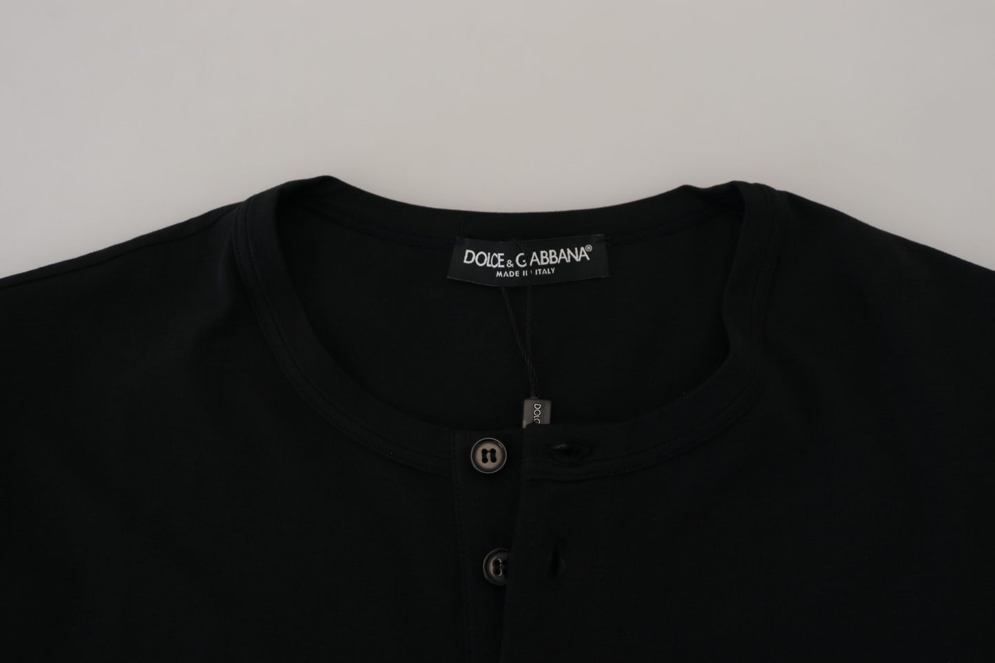 Schwarzes Kurzarm-T-Shirt mit Rundhalsausschnitt