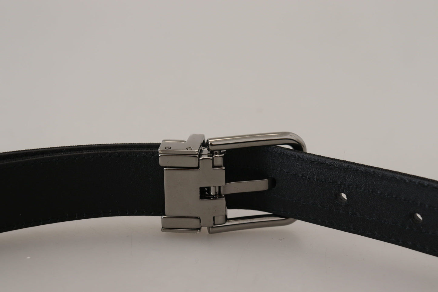 Schwarzer Grosgrain-Leder-Gürtel mit Silberschnalle