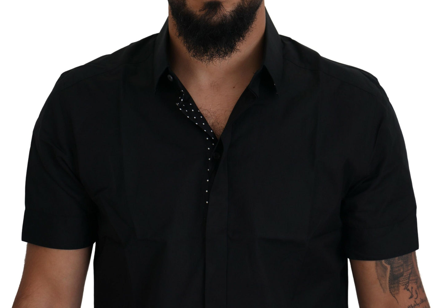 Schwarzes Baumwoll-T-Shirt mit kurzen Ärmeln und Kragen