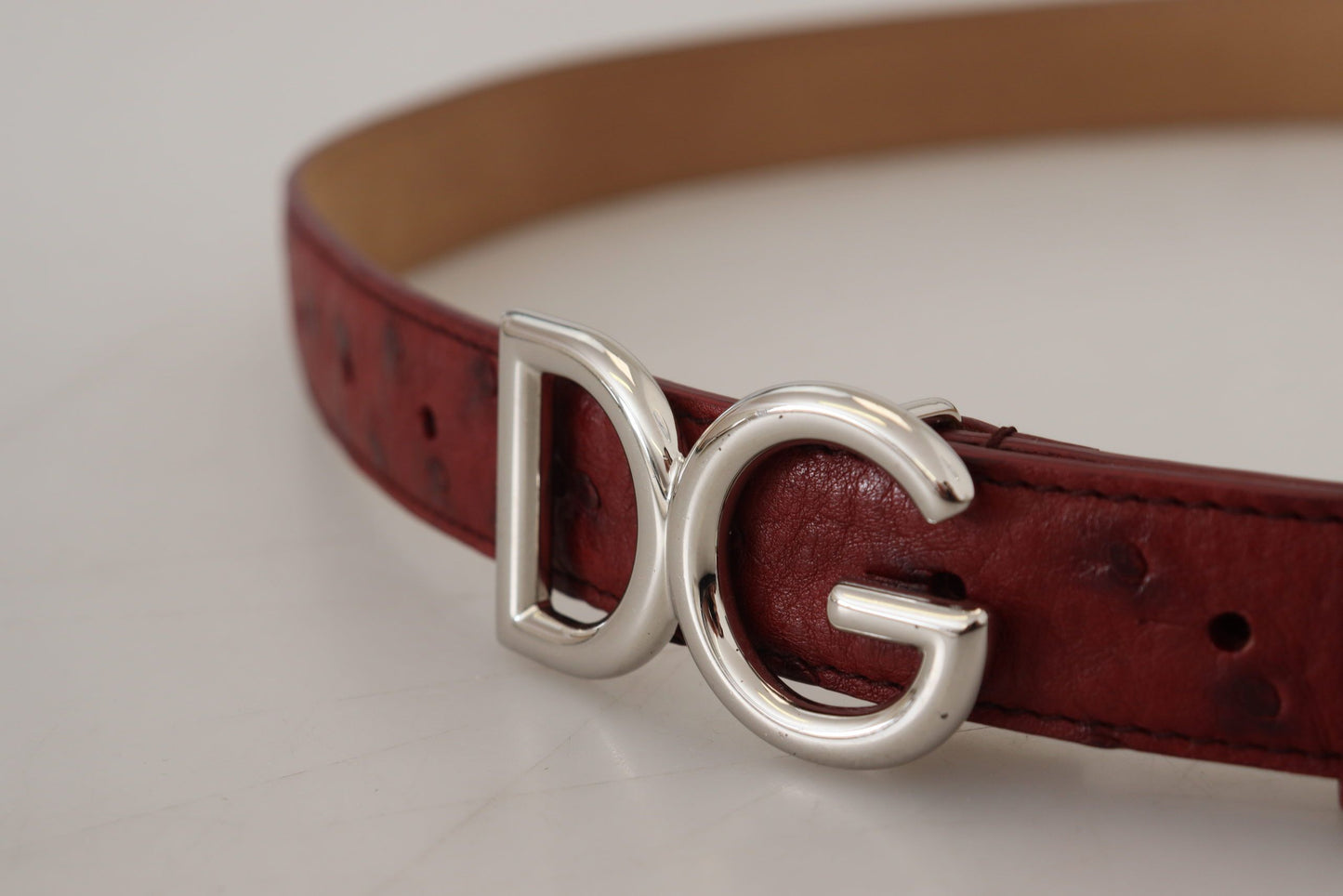 Bordeaux Leder Silber Logo Metallschnalle