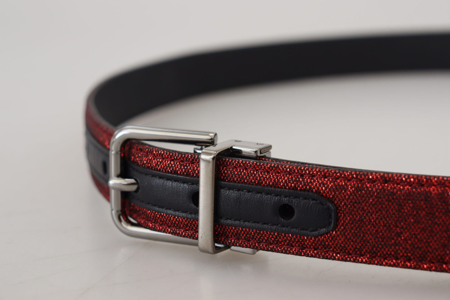 Rotes Glitzerleder Silberne Metallschnalle