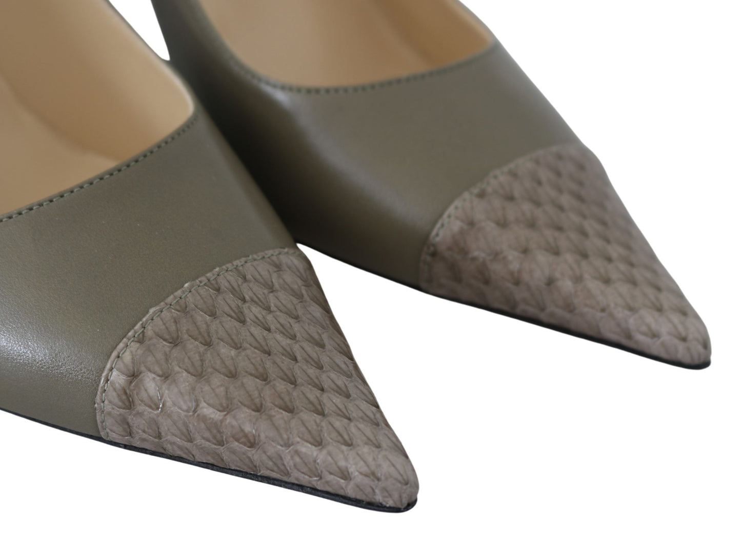 Amika Pumps aus grünem Kieselsteinleder
