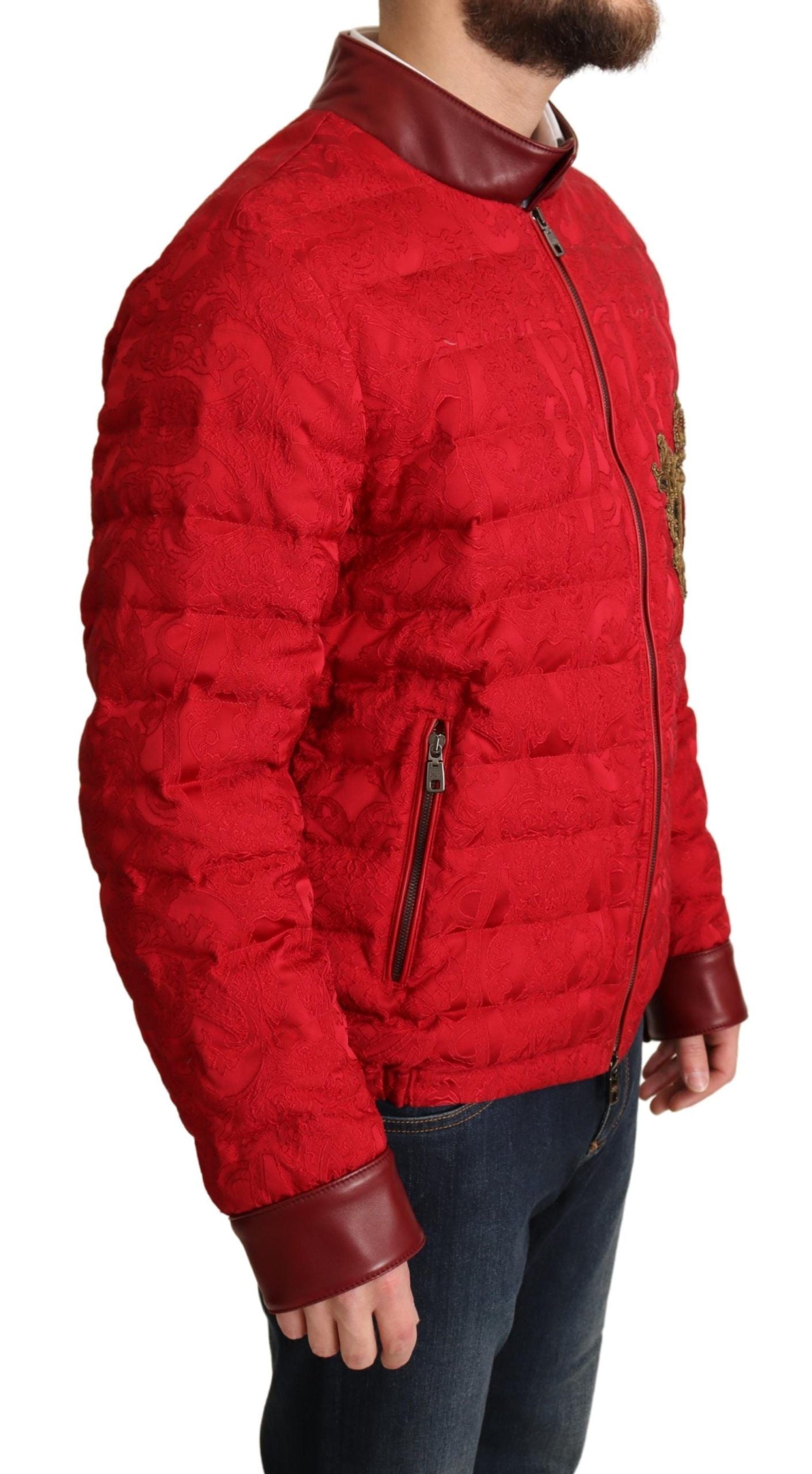 Roter Brokat-Bomber Mantel mit Goldkronen-Logo Jacke
