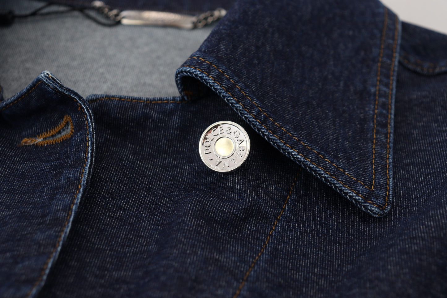 Blaue Denimjacke mit Kragen aus Baumwolle und Knopfleiste