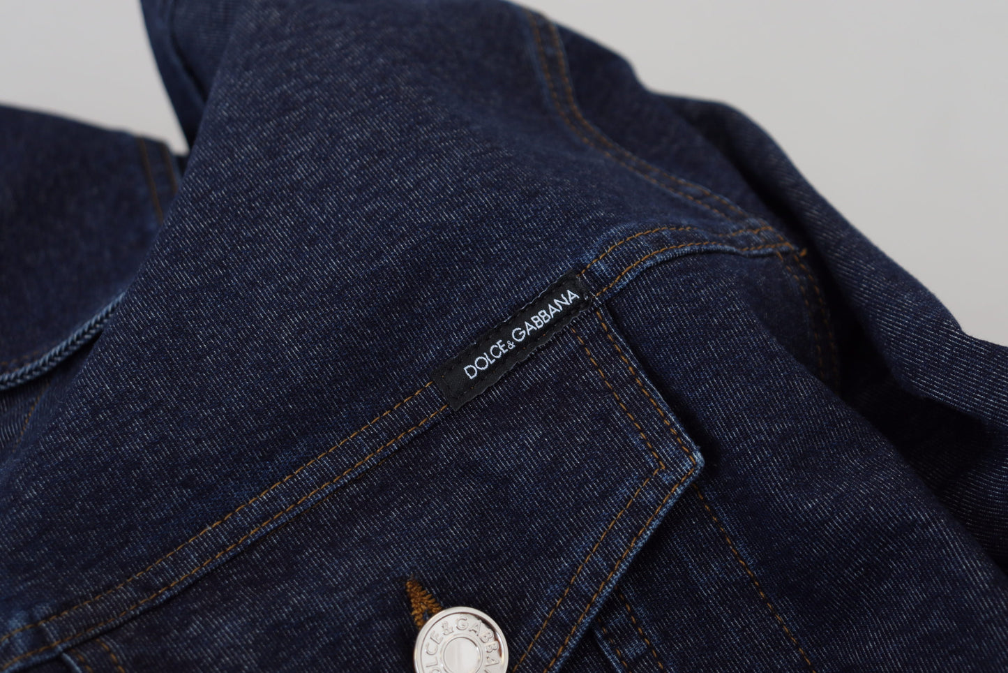 Blaue Denimjacke mit Kragen aus Baumwolle und Knopfleiste