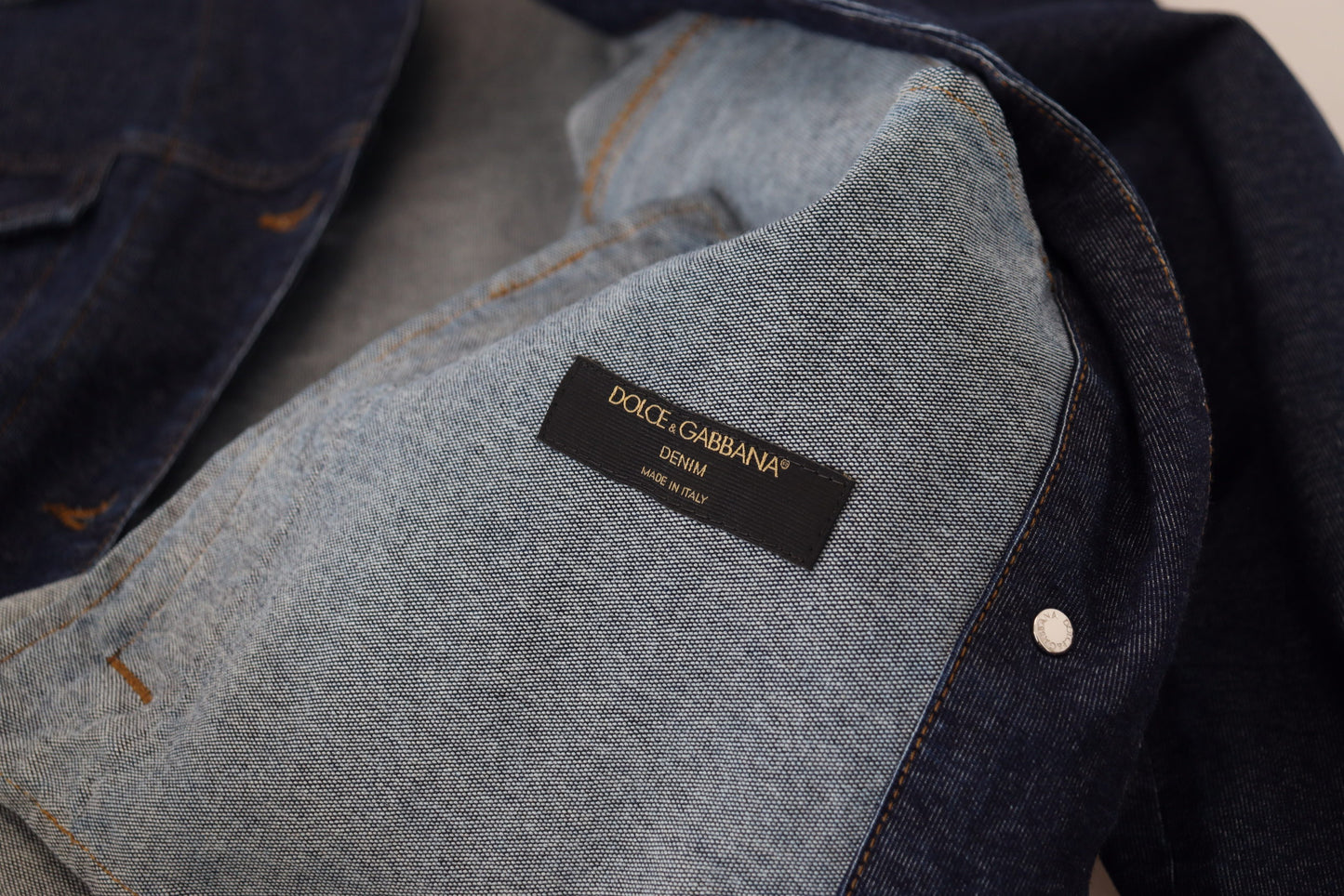 Blaue Denimjacke mit Kragen aus Baumwolle und Knopfleiste
