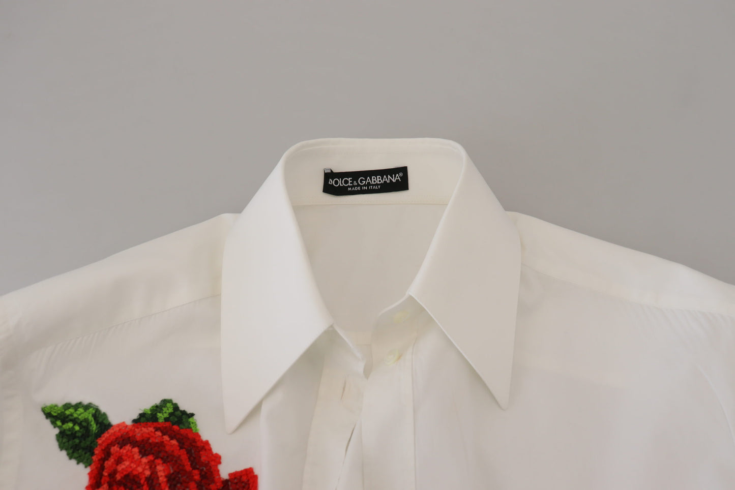 Weißes Baumwollshirt mit Blumenstickerei