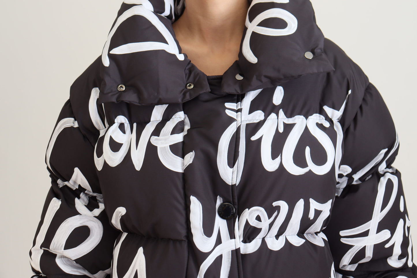 Schwarze AMORE Bedruckte Blouson-Jacke aus Polyester