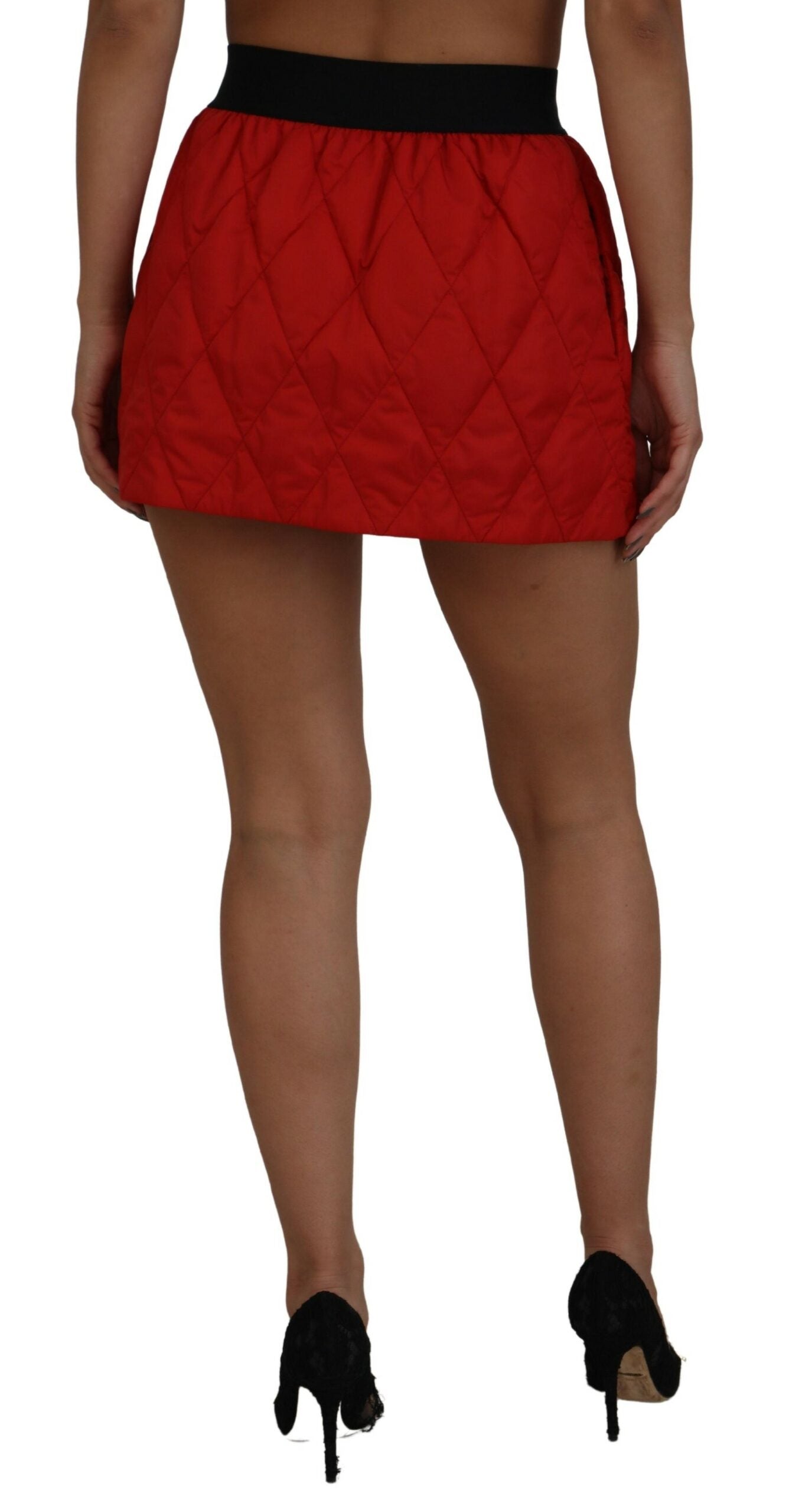 Roter gesteppter Nylon-Minirock mit hoher Taille in A-Linie