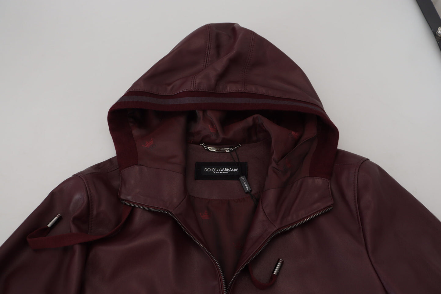 Kastanienbraune Lederjacke mit Kapuze und Reißverschluss