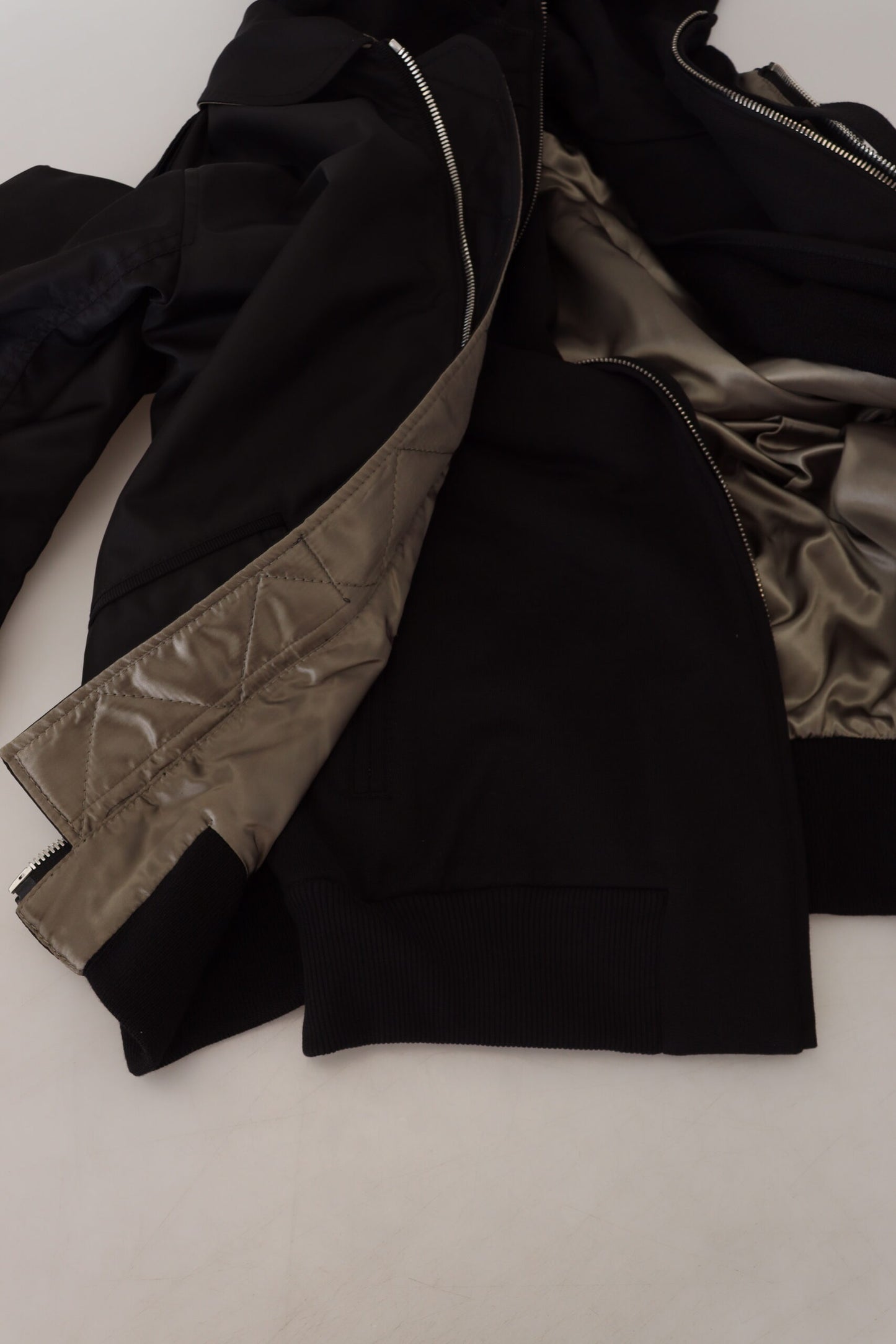 Schwarzes Nylon mit Kapuze und durchgehendem Reißverschluss Männer Mantel Jacke