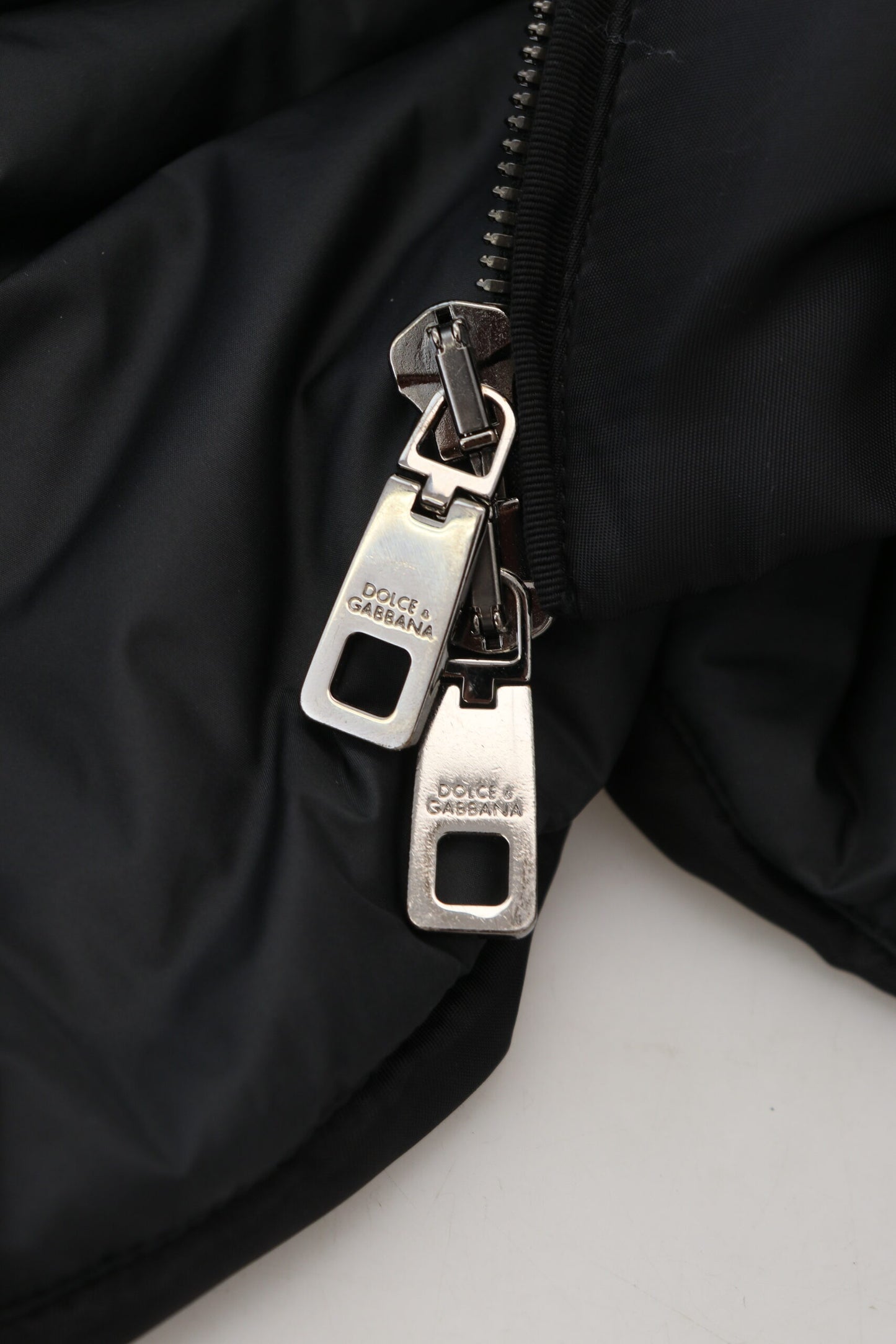 Schwarzer Nylon-Parka-Mantel mit Kapuze Winterjacke