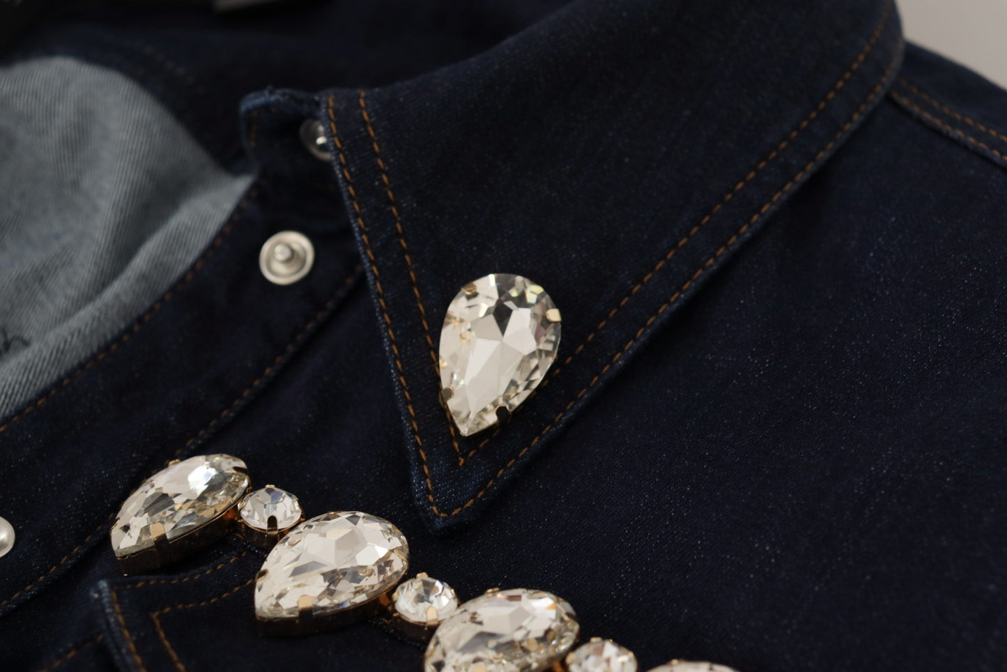 Blaue Denim Jacke aus Baumwolle mit Kristallverzierung