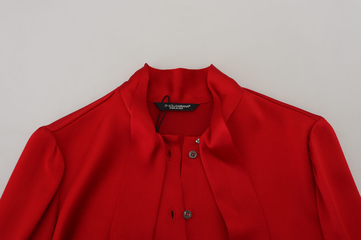 Rotes Blusentop mit Ascot-Kragen und langen Ärmeln