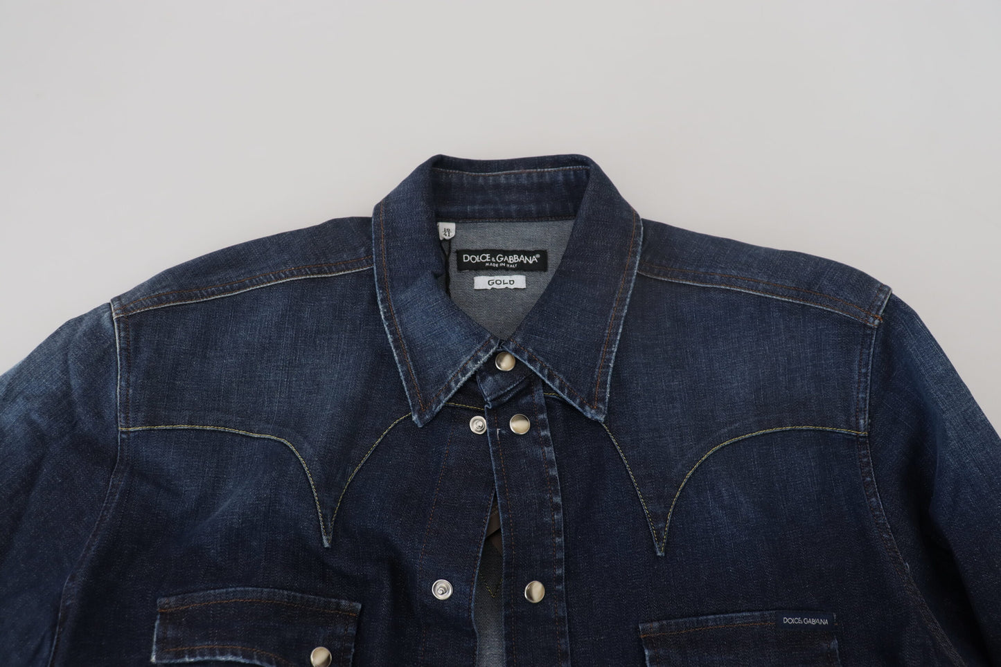 Blaues Baumwollhemd mit langen Ärmeln aus Denim