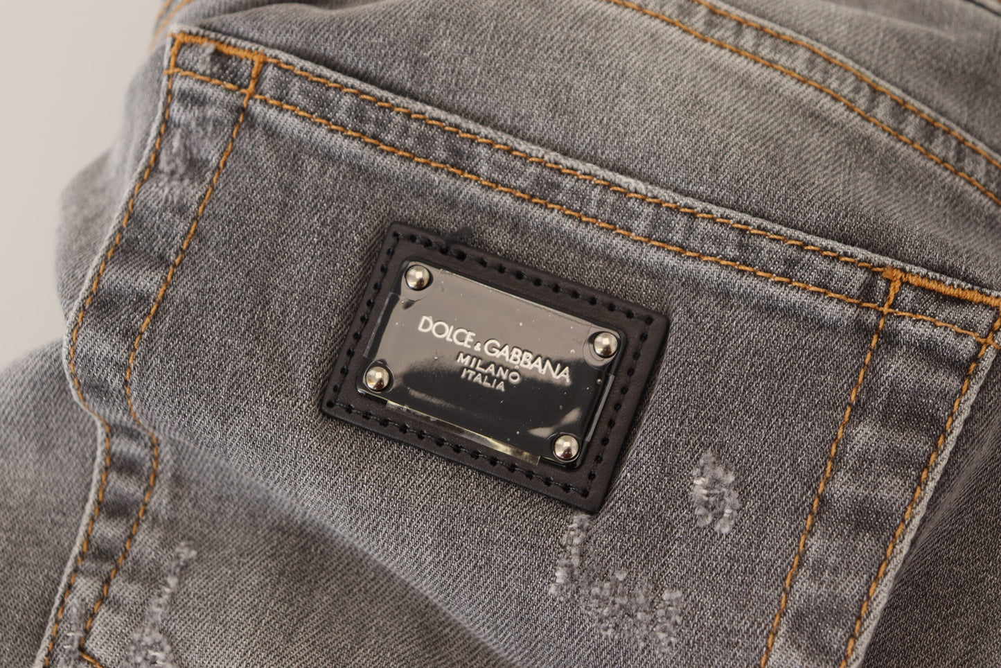 Graue zerfledderte Slim Fit Denim Jeans mit Stickerei