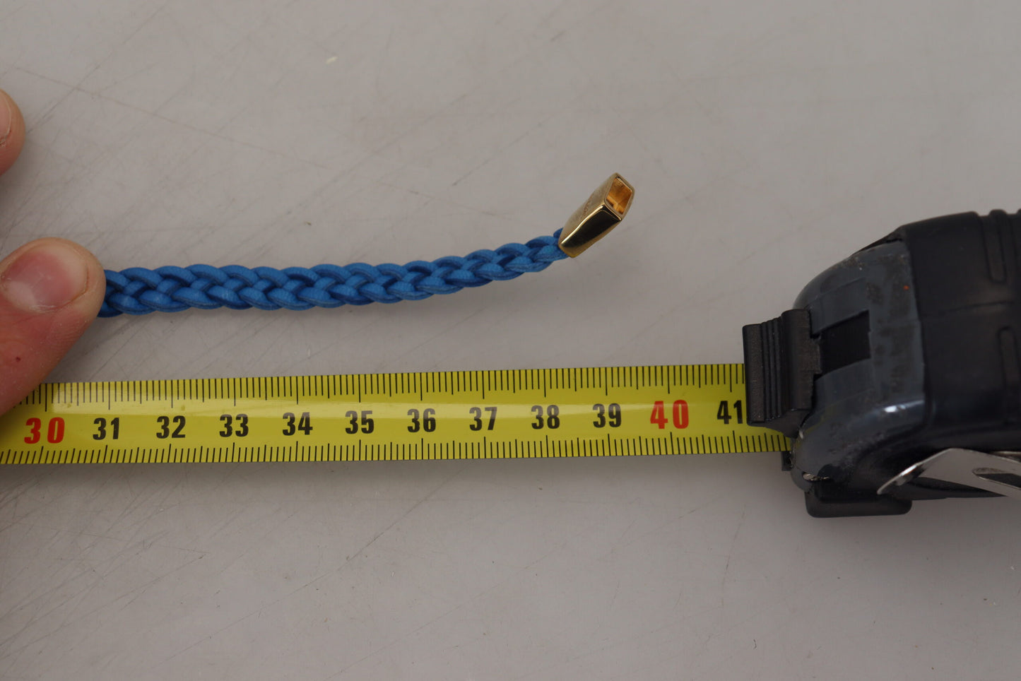 Blaues geflochtenes Armband aus Leder und Goldmessing