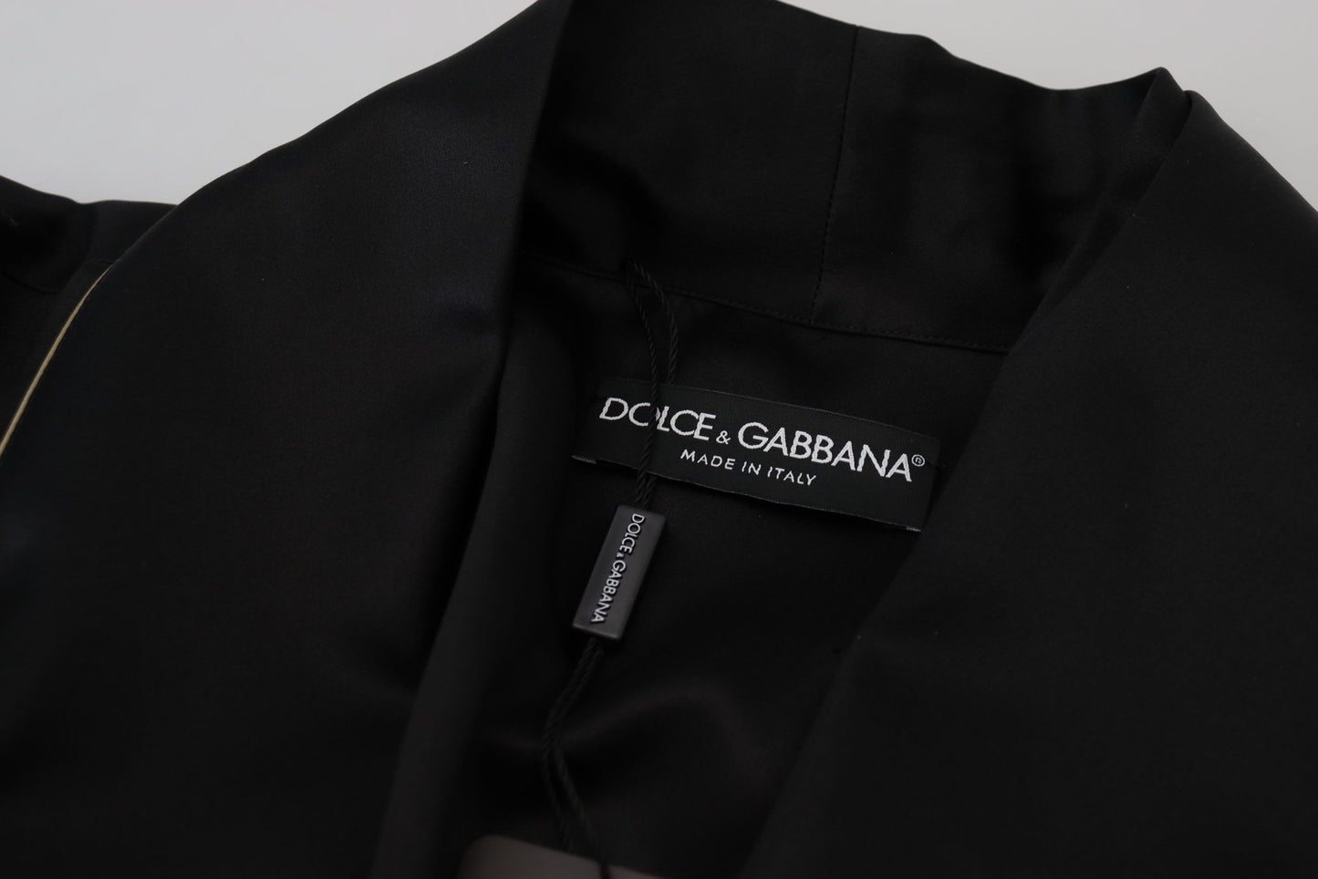 Schwarzer Robenmantel aus 100% Seide Wickeljacke