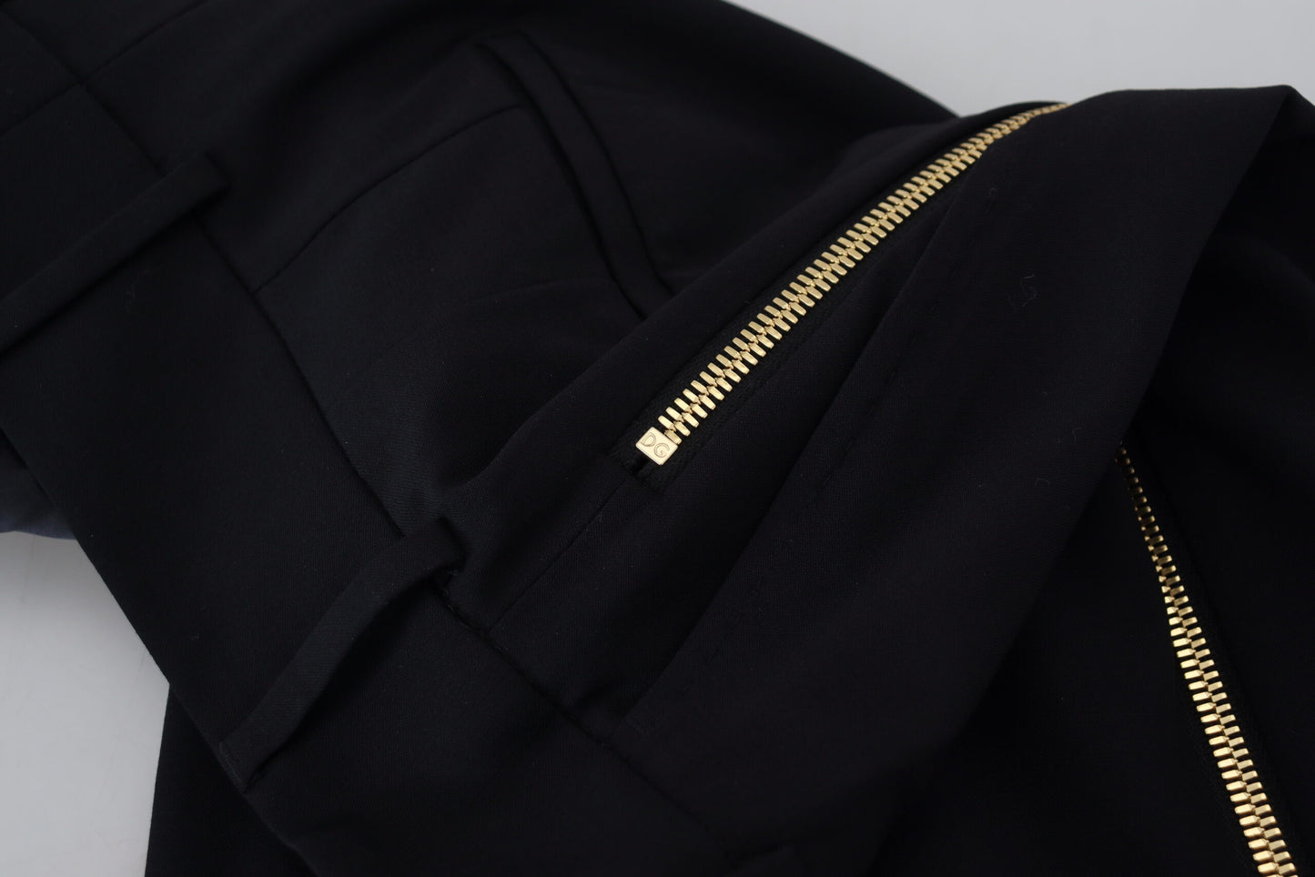 Schwarze taillierte Hose aus Wolle