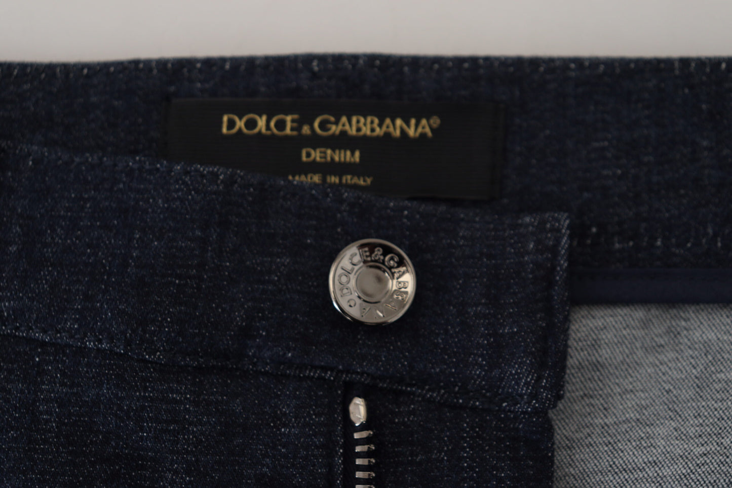 Blaue Denim-Jeans mit Blumendruck