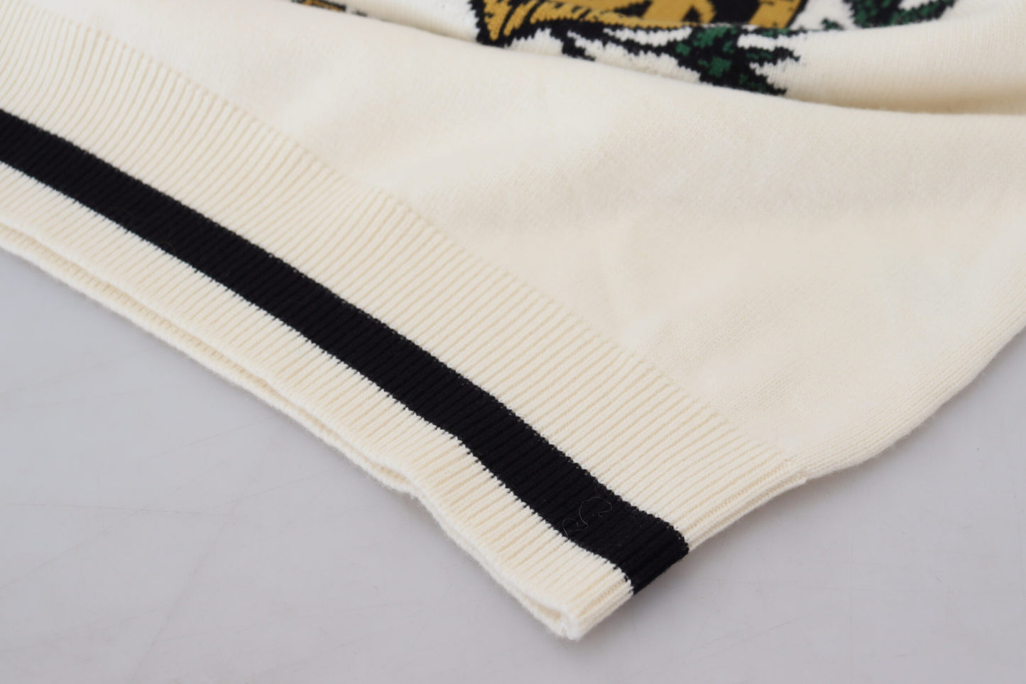 Weißer Henry VIII Kaschmirpullover