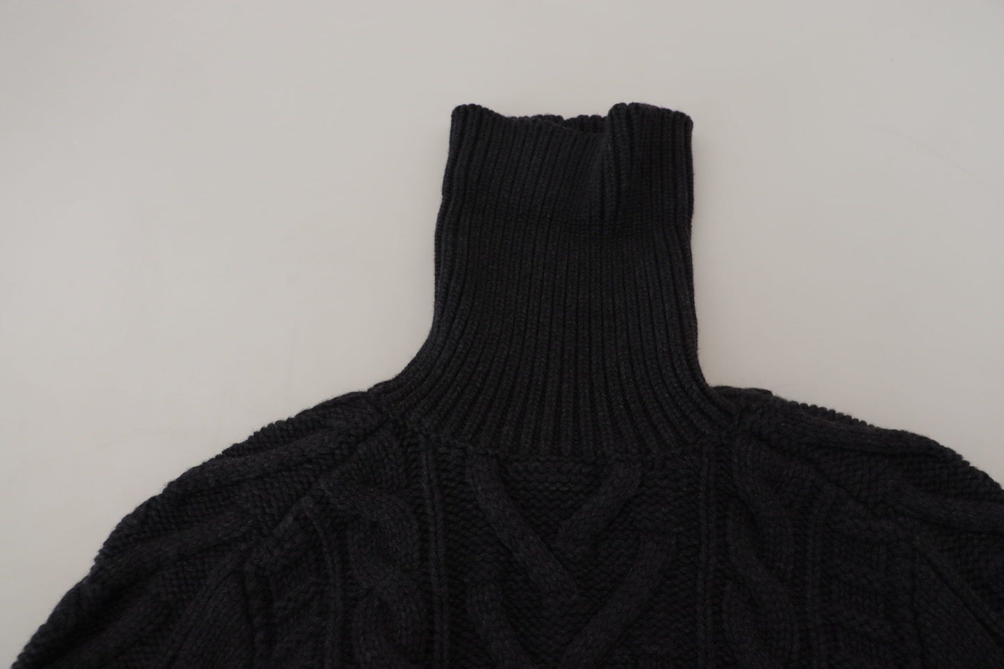 Schwarzer Wollstrick-Rollkragenpullover