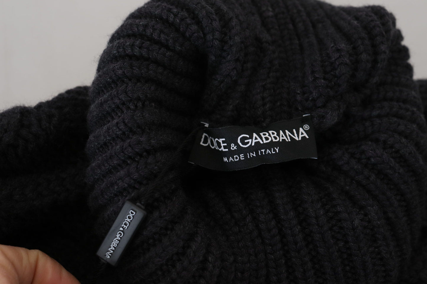 Schwarzer Wollstrick-Rollkragenpullover