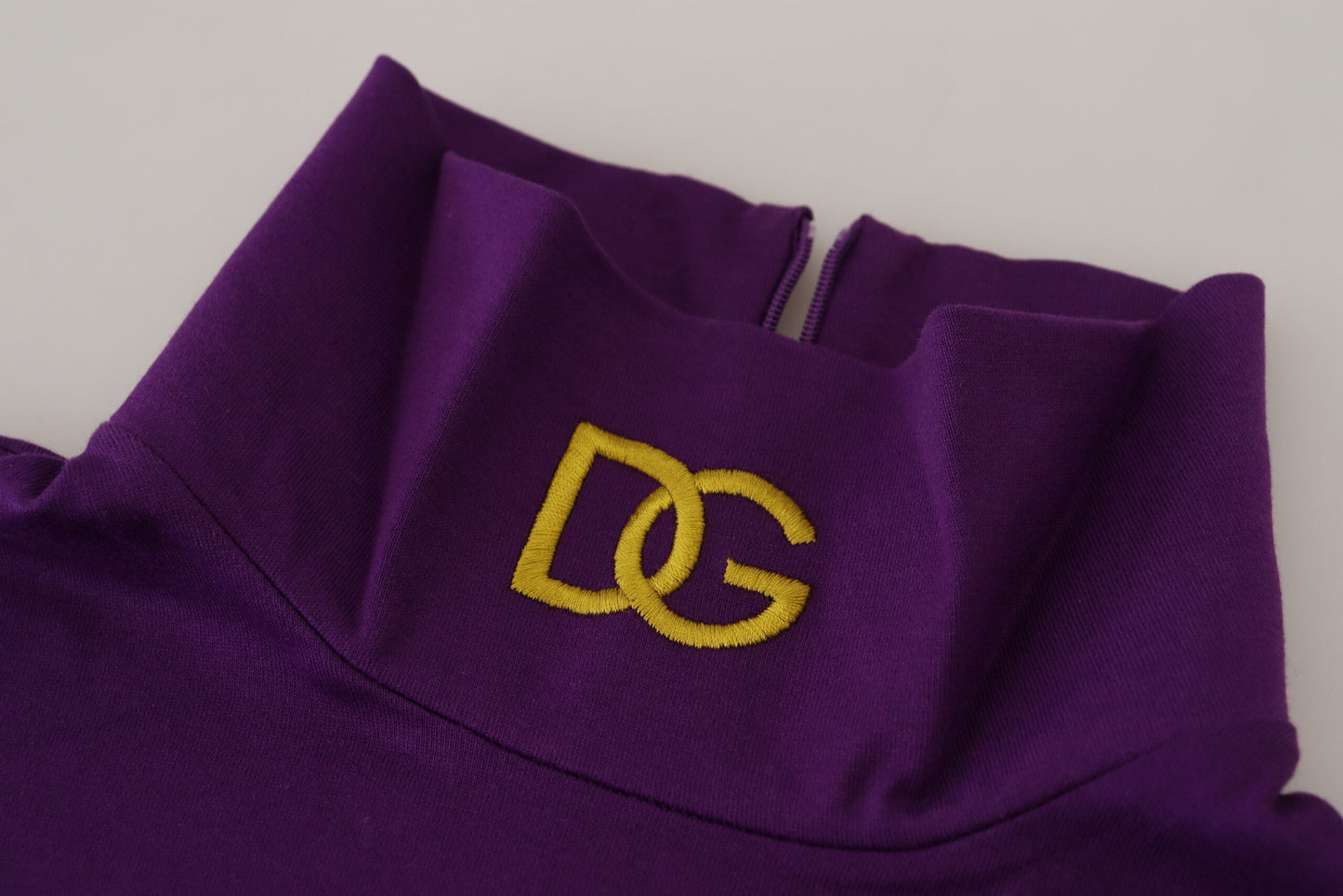 Lila Rollkragenpullover aus Baumwolle